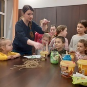 Strzegom. Zaprosili dzieci do parafii na warsztaty plastyczne