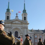 Powitanie bp. Lechowicza przez Kompanię Reprezentacyjną Wojska Polskiego [GALERIA ZDJĘĆ]