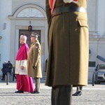 Powitanie bp. Lechowicza przez Kompanię Reprezentacyjną Wojska Polskiego [GALERIA ZDJĘĆ]