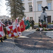 Uczestnicy rocznicowych obchodów oddali hołd bohaterom, żołnierzom Armii Krajowej.