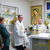 ▲	W głowieńskim szpitalu za cierpiących modlił się bp Wojciech Osial. 