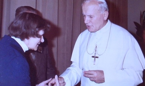 Pani Antonina podczas rozmowy z papieżem Janem Pawłem II.