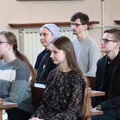 Młodzi niemal jednogłośnie stwierdzili, że nie Kościół wymaga zmian, a ludzie - w postrzeganiu, zaangażowaniu, uczestniczeniu w życiu całej wspólnoty.