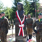 Pomnik Danuty Siedzikówny „Inki”, bohaterki podziemia na Pomorzu, a także na Warmii i Mazurach, znajdujący się w Miłomłynie.