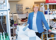 Profesor Bożena Kamińska-Kaczmarek odkryła mechanizm, dzięki któremu układ odporności człowieka, zamiast walczyć z nowotworem, zaczyna wspierać jego rozwój. To może pomóc w walce z rakiem.