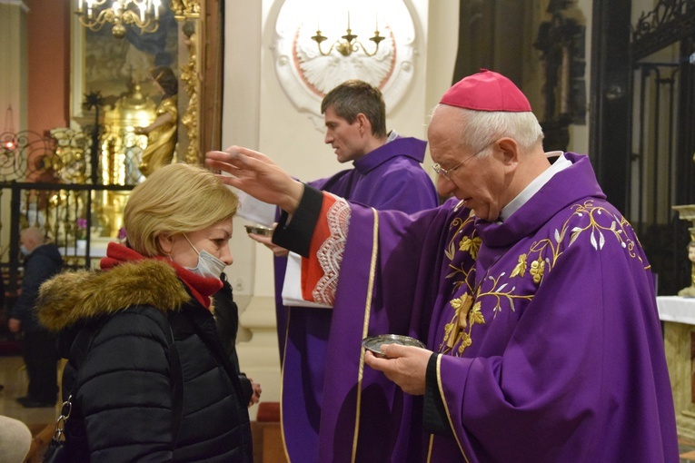 Środa Popielcowa w katedrze łowickiej