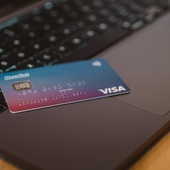 Visa i Mastercard zawieszają swoją działalność w Rosji