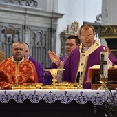 Abp Tadeusz Wojda przewodniczył Mszy św. w intencji pokoju w Ukrainie.