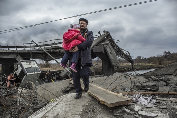 W rosyjskich ostrzałach w Irpieniu podczas ewakuacji zginęło ośmioro cywilów