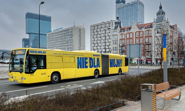 Metropolia. #NIEDLAWOJNY, tak dla pokoju - autobusy z takim hasłem jeżdżą po drogach w regionie
