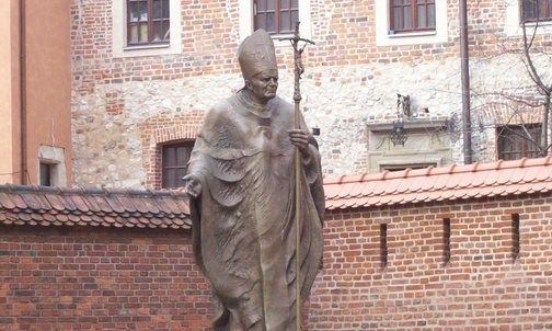 "Pomnik Ofiar Jana Pawła II" - fałszywe określenie w Mapach Googla