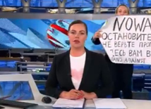 Rosja: Dziennikarka przerwała protestem przeciwko wojnie na Ukrainie program telewizji państwowej