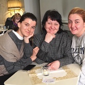 Iryna, Luba i jej córka Swietłana.