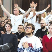 ▲	− Troska o młodzież i studentów to rzeczywiście poważne wyzwanie dla Kościoła, dla wszystkich – podkreśla kardynał.