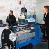 Wystawie w Muzeum Narodowym w Lublinie towarzyszy także niezwykły samochód Bugatti, bohater jednego z obrazów Tamary.