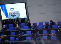 Niemieckie media: Sposób, w jaki Bundestag potraktował Zełenskiego jest żenujący