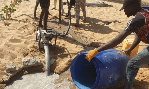 Gdańska Caritas zbudowała studnię w Afryce