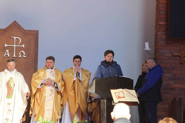 W przygotowanie liturgii od lat angażują się członkowie parafialnego Bractwa Trzeźwości św. Maksymiliana.