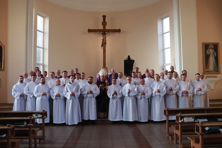 29 szafarzy nadzwyczajnych rozpocznie posługę od niedzieli 27 marca w 14 parafiach diecezji.