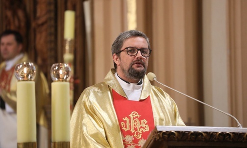 Ks. Piotr Hoffmann odczytał dekret bp. Romana Pindla w sprawie Roku Jubileuszowego św. abp. Józefa Bilczewskiego. 