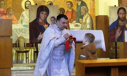 Ks. Mikołaj Preszlak na Leszczynach 27 marca br., w III Niedzielę Wielkiego Postu grekokatolików, obchodzoną jako Niedziela Adoracji Krzyża.
