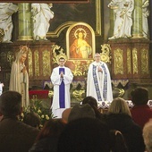 	Tego dnia w katedrze pojawiły się flagi Polski i Ukrainy. Nagranie z nabożeństwa można obejrzeć na fanpage’u „Gościa Legnickiego”.