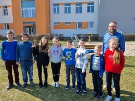 Uczniowie z Ukrainy w Katolickiej Szkole Podstawowej Caritas Archidiecezji Wrocławskiej w Kotowicach 