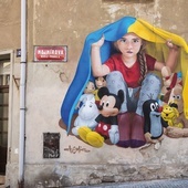 Antywojenne graffiti na praskim murze wykonał artysta ukrywający się pod pseudonimem Chemis.
19.03.2022  Praga, Czechy
