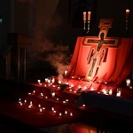Adoracja krzyża w Dzierżoniowie
