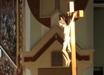 Krzyż w kościele NMP Królowej Polski w Pogórzu.