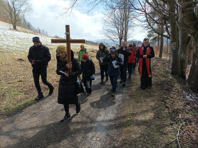 Dekanalna Droga Krzyżowa na Chełmiec
