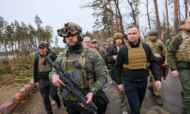 Prezydent Duda po wizycie w Buczy, Borodziance i Irpieniu: Jeśli ktoś wysyła żołnierzy, by zabijali cywilów, to to nie jest wojna - to terroryzm i bandytyzm
