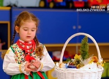 Dzieci z Wilamowic złożyły w tym roku życzenia świąteczne razem z bp. Romanem Pindlem.