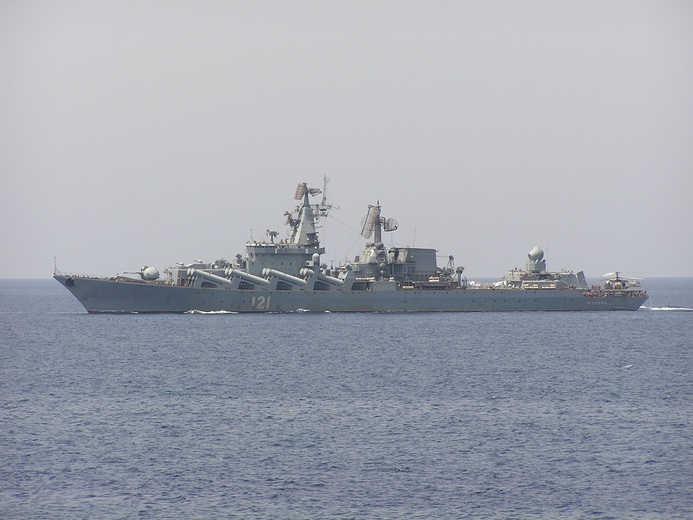 Ukraińska armia: Rosyjski krążownik "Moskwa" przewrócił się i zaczął tonąć