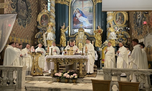 Uroczysta liturgia Wieczerzy Pana w konkatedrze w Żywcu.