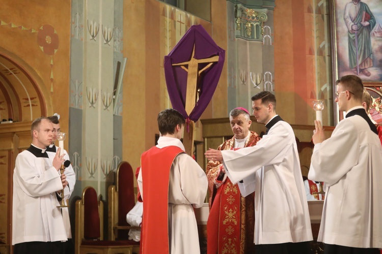 Liturgia Wielkiego Piątku w katedrze w Bielsku-Bialej - 2022
