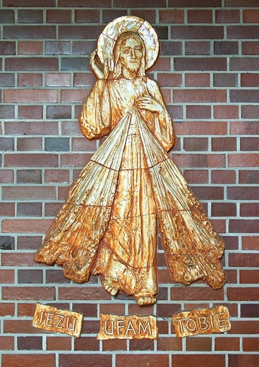 	Płaskorzeźba majolikowa w kościele MB Królowej Pokoju w Tarnowskich Górach (Artur Lubos, 1999 r.).
