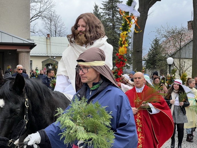 Świętowanie Niedzieli Palmowej w tym roku rozpoczęła inscenizacja wjazdu Pana Jezusa do Jerozolimy.