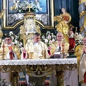 Bp Roman Pindel przewodniczył rocznicowej Mszy Świętej. 