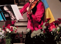 Artystka wykonała m.in. utwór ukraińskiego kompozytora Myrosława Skoryka „Melodia”.