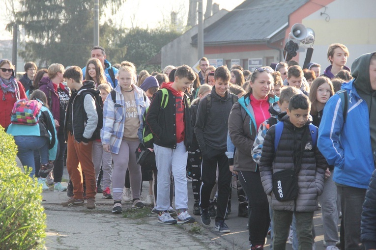 Tarnów-Tuchów. Pielgrzymka ze służebniczkami