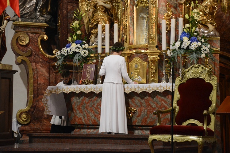 Konsekracja dziewicy w parafii katedralnej