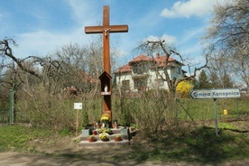 Krzyże i kapliczki są miejscem modlitwy okolicznych mieszkańców.