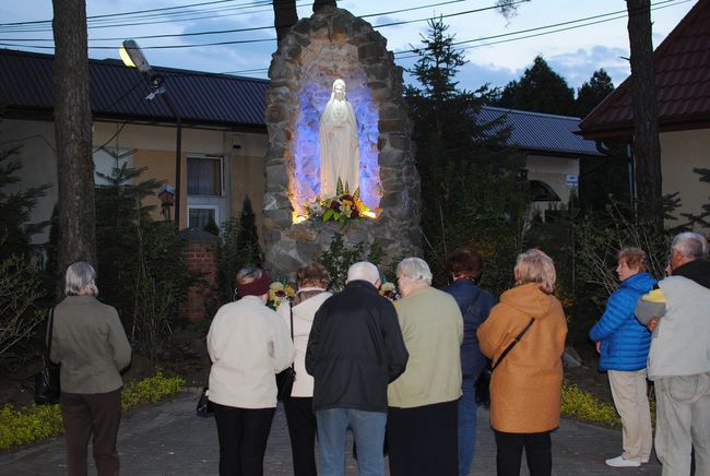 Pierwsza po pandemii majówka PKS przy figurce.