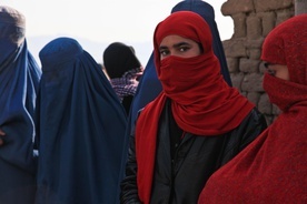 Afganistan: Kobiety muszą nosić strój zakrywający ciało od stóp do głów