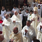 Mszę św. razem z biskupem koncelebrowali księża zajmujący się na co dzień bracią ministrancką.