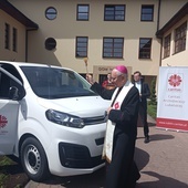 Auto poświęcił abp Stanisław Budzik.