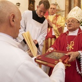 Mąż, ojciec, dziadek. Właśnie przyjął święcenia