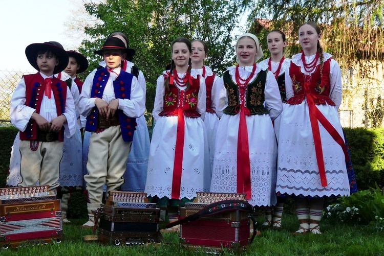 "Mały Haśnik" z Żabnicy przyjechał do Leśnej podziękować Matce Bożej za ocalenie, a ludziom za pomoc.