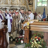 Ostatnie pożegnanie ks. Wojciecha Tyczyńskiego w Skoczowie